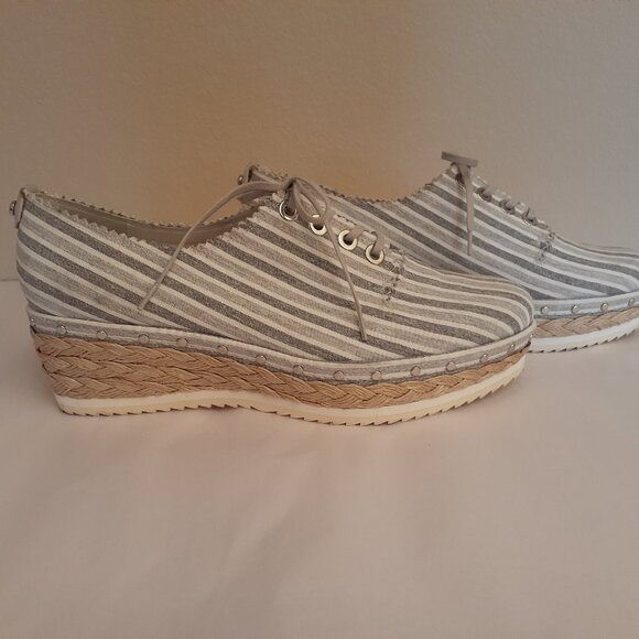 Stuart Weitzman Lace-Up Espedrille Wedge - Picture 4 of 12